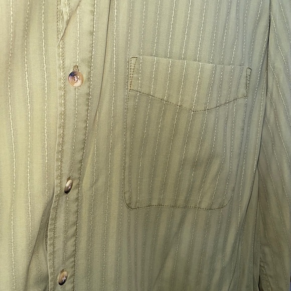 NWOT Men’s The Territory Ahead Button Shirt - Picture 6 of 6